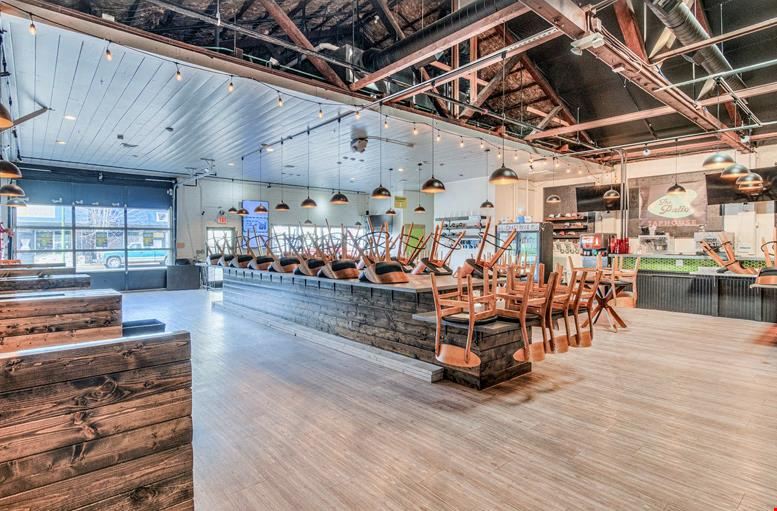 Taphouse with Kitchen & Food Cart Pads