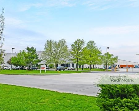 Photo of commercial space at 1 Gateway Commerce Center Drive West in Edwardsville