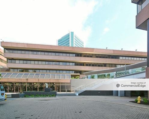 4 Landmark Square