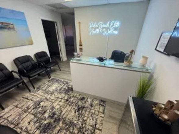 892 SF Suite 202 PROFESSIONAL & MEDICAL OFFICE SPACE FOR LEASE