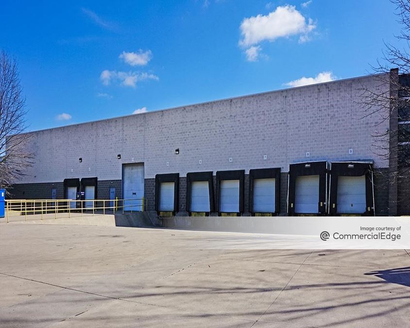 Cleveland Business Park 17909, 18013 & 18029 Cleveland Pkwy 17909