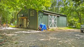 Prime Interstate-Frontage Commercial Tract – ±8.8 Acres with 3 Income Producing Building