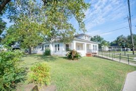 1119 Smith St