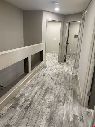 (18) DAZZLING/TURN KEY SPA, SALON/ RETAIL STORE/ 46 EAST (Midtown East)