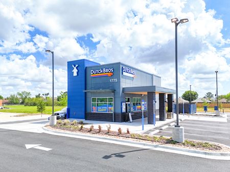 Retail space for Sale at 1775 Country Club Road in Lake Charles