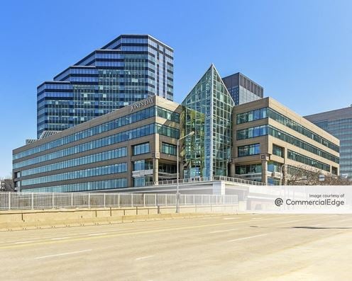 North Point Office Complex - 901 Lakeside Avenue East