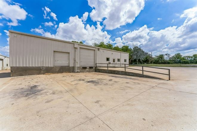 1329 E Wheatland Rd
