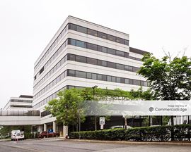 Glenpointe Centre West