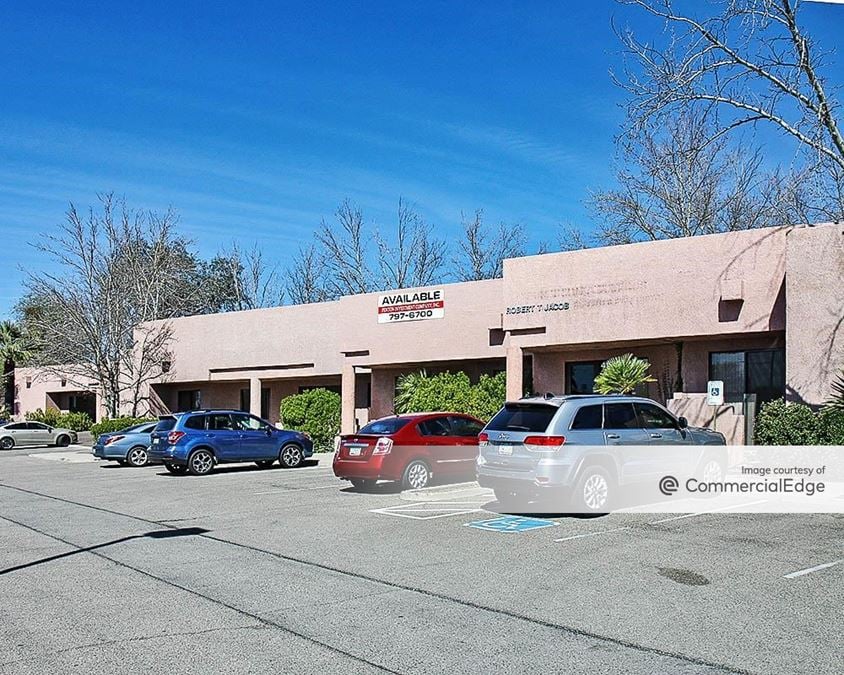 6700 North Oracle Road, Tucson, AZ 85704