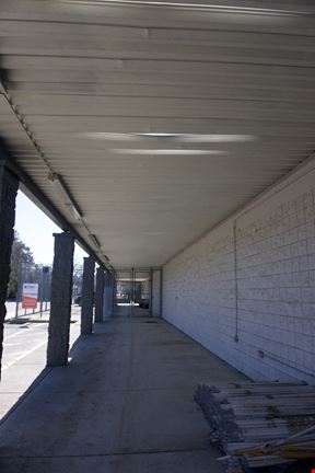 Wallace Crossing Shopping Center