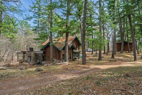 Seven Pines Lodge