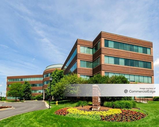 Hamilton Lakes Business Park - 333 Pierce Road