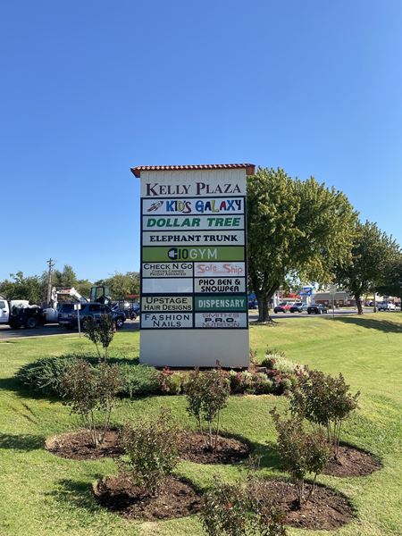 Photo of commercial space at 800-828 W Edmond Rd in Edmond