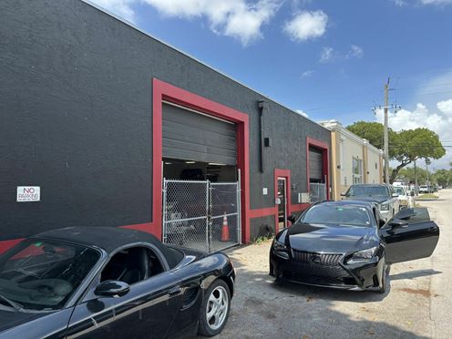 Grant Street Warehouse Hollywood