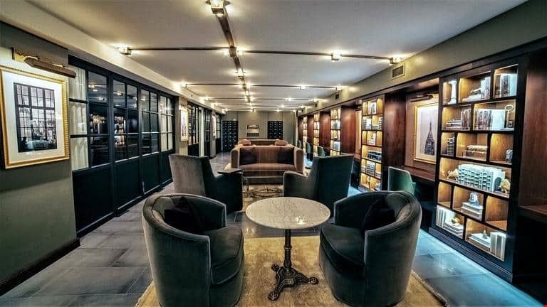 Jay Suites - Wall Street