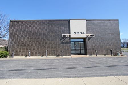Commercial space for Rent at 5834 W Howard Street in Skokie