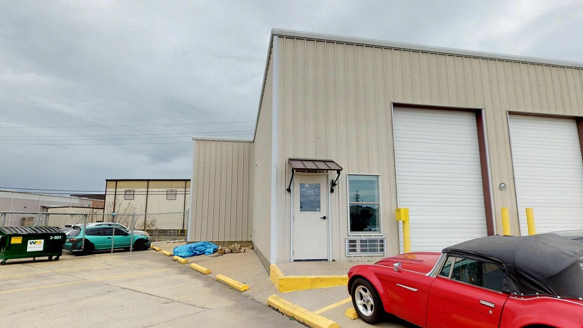 Office Warehouse for Lease in Industriplex