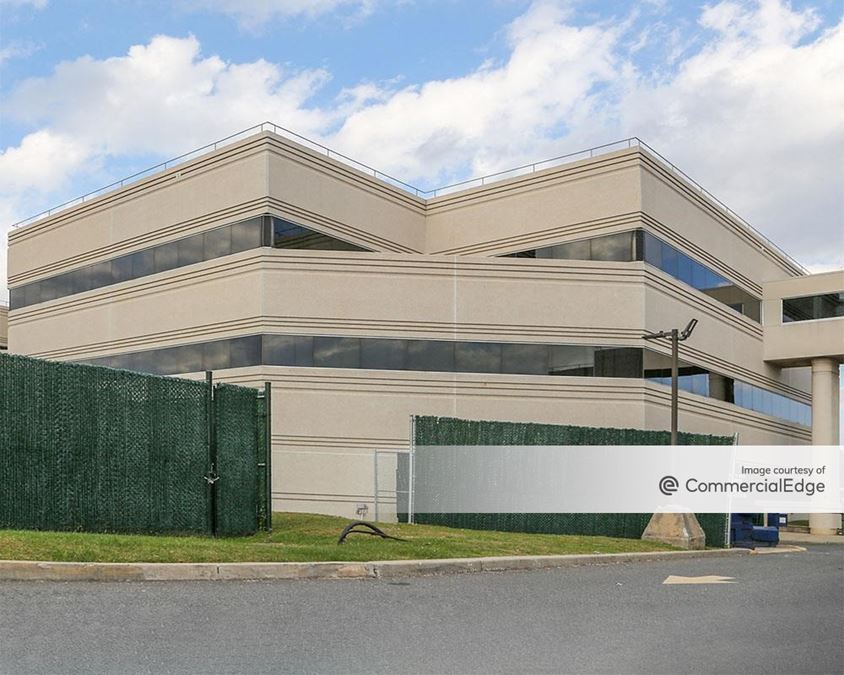 2 Teleport Drive, Staten Island, NY 10311