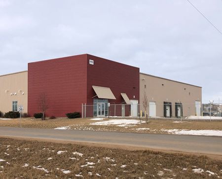20,460 SF Industrial/Office Building on 2 AC - Watford City