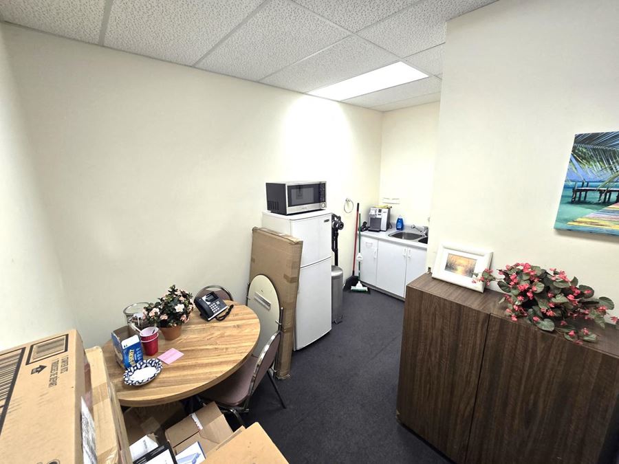 Office/warehouse3,522+/-SQFT Seller Motivated