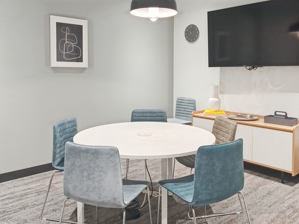 Regus - Marlboro - RT 520