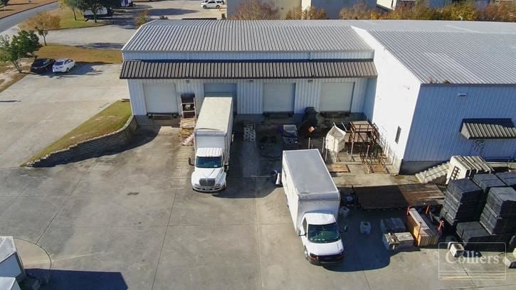 Warehouse in Westside Business Park For Lease