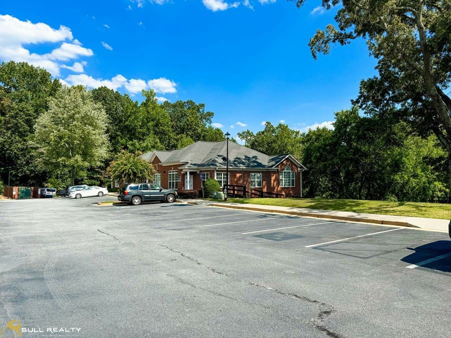 ±1,140 SF Office Condo in Roswell