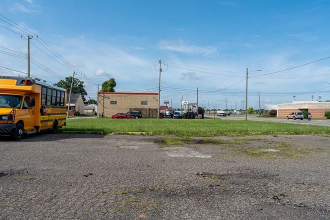 1505 Dix Hwy