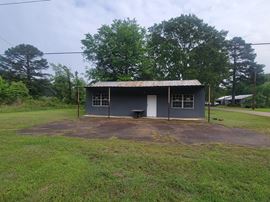 1,008 SF Commercial Shop For Sale
