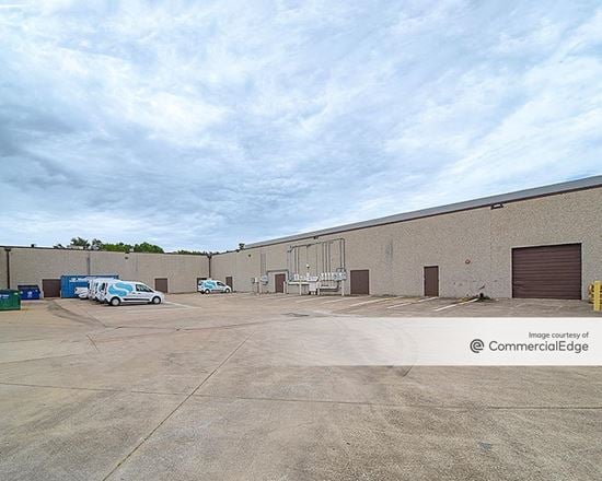 2900 Gateway Drive & 6025 Commerce Drive
