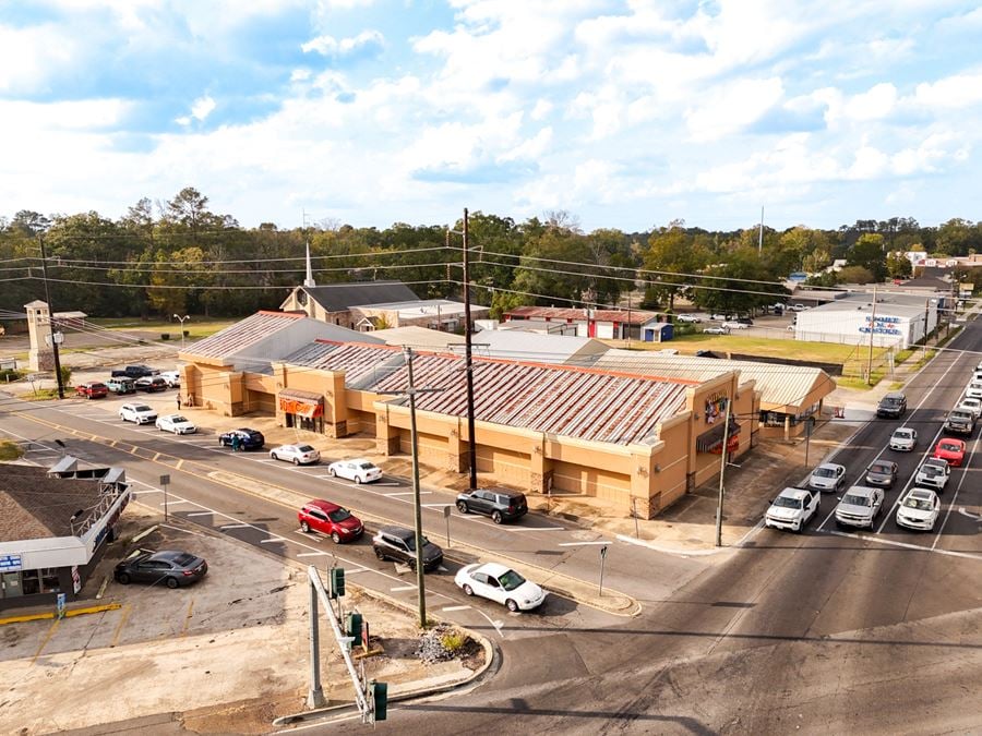 ±12,300 SF, Highly Visible Retail Space along S Range Ave