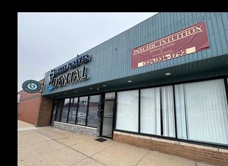 Retail space for Rent at 3044 W Peterson Ave in Chicago