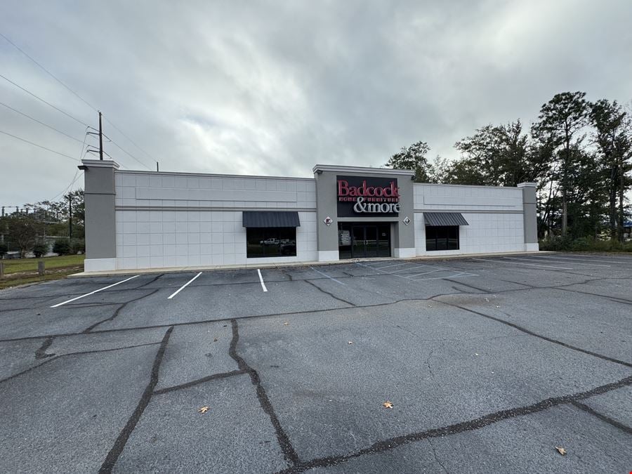 Retail Building & Lot For Sale