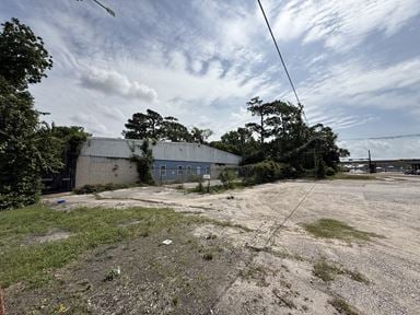 Immediate Occupancy Opportunity in High Visibility Corner of Hwy 146 and Baytown's Historic West End