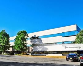 280 Corporate Center - 75 Livingston Avenue
