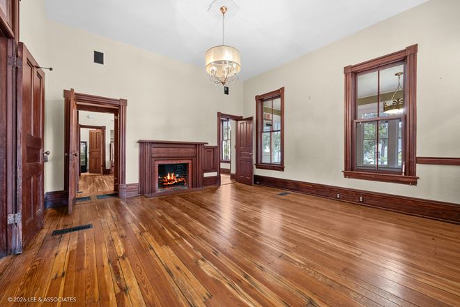 Historic Retail/Hotel/2nd Gen Restaurant/Event Space in Downtown Alachua, Florida
