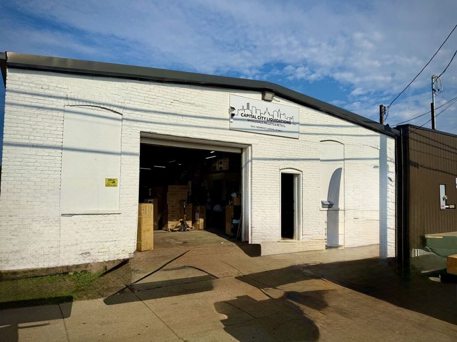 Warehouse in City of Lansing For Lease