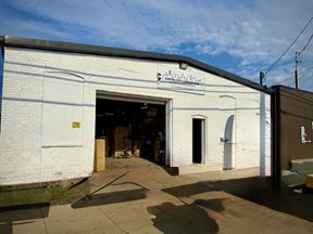 Warehouse in City of Lansing For Lease