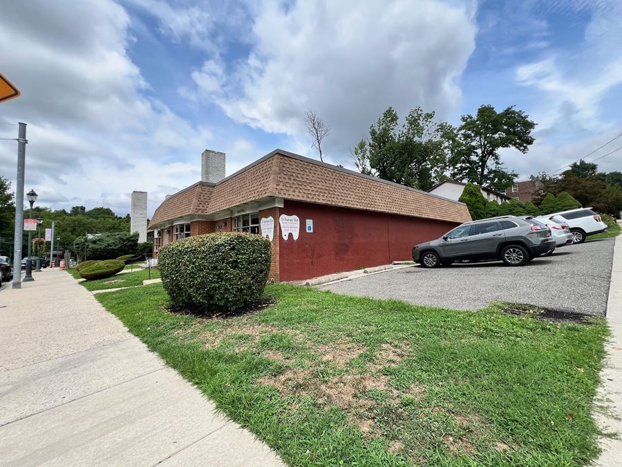 4,400 SF | 7601 Germantown Ave | Commercial Building With 3 Units For Sale