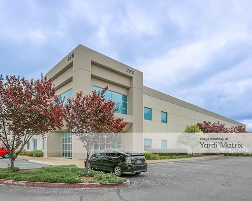 663 - Warehouse with fast throughput capability