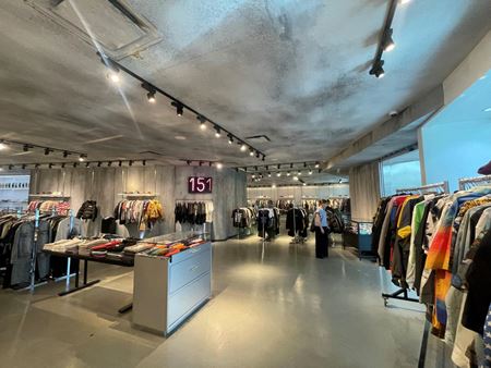 2120     Space Photo Gallery 3