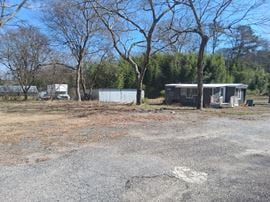 10235 Veterans Memorial Hwy Lithis Springs, GA 30144