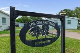 Live Oak Cottages
