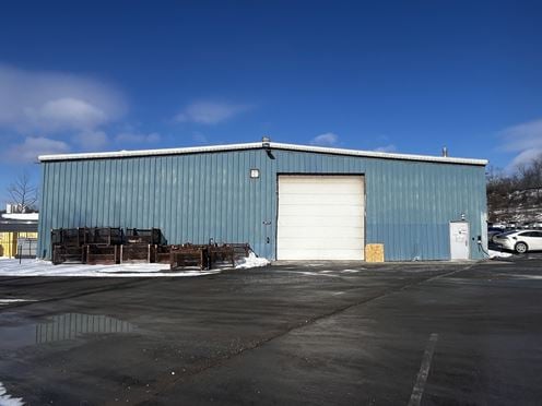 42 Eighty Four Dr | 12,669 SF