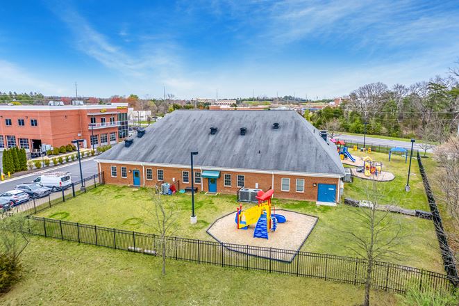 NNN | Illuminate Montessori at South Riding