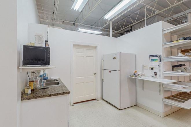Fully Remodeled High Traffic Retail with Showroom & Vault