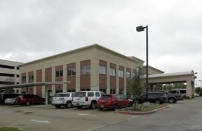 9319 Pinecroft