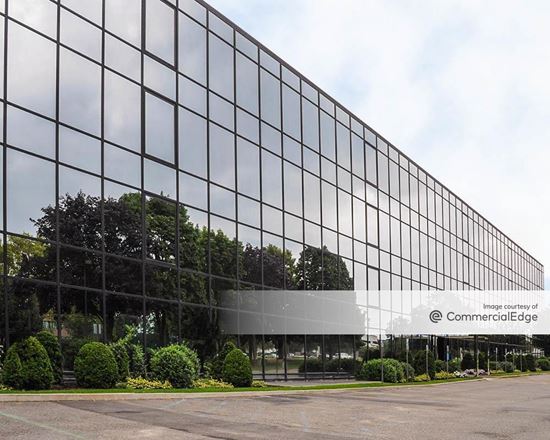 Melville Office Plaza