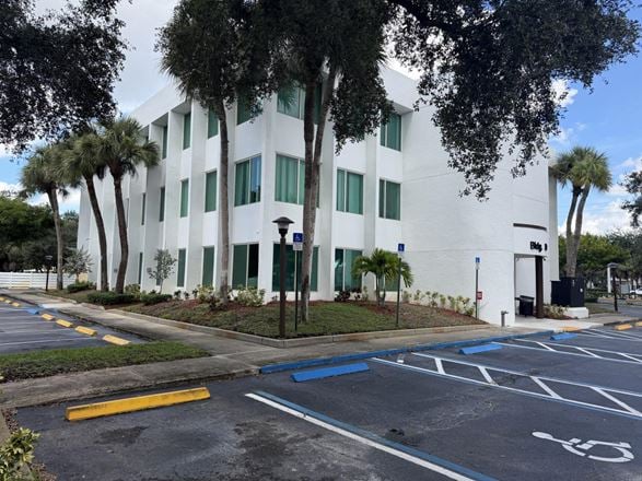 1743 SF Suite 203E PROFESSIONAL & MEDICAL OFFICE SPACE FOR LEASE