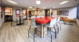 OffiCenters - Bloomington Airport
